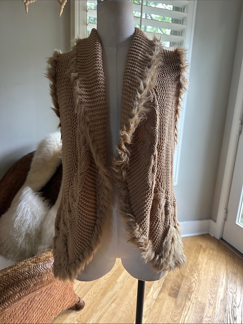 Lilly Pulitzer Womens TAN  Faux Fur Trim Cable Knit Open Front VEST LARGE